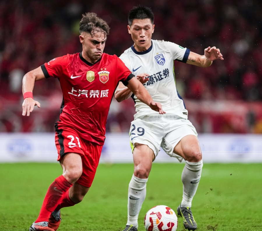 清晨德甲焦点战；上海海港止住颓势；压力陡增；阵容厚度经受考验的简单介绍